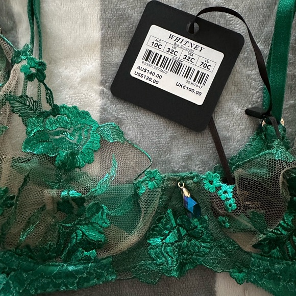 WHITNEY
EMERALD BRA 32C - Picture 5 of 7